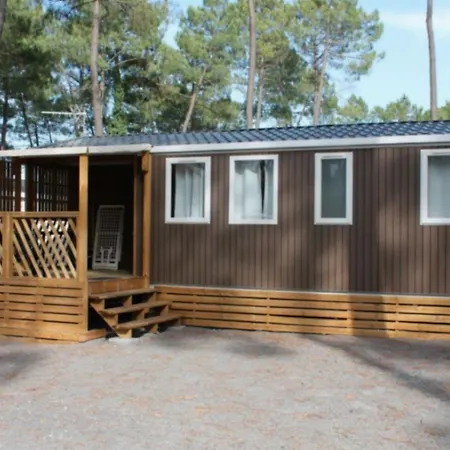 Village De Chalets Joyeuse Exterior photo